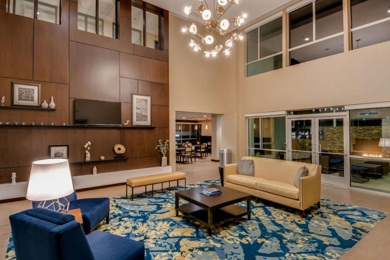 Hampton Inn & Suites Los Angeles - Glendale Exterior photo