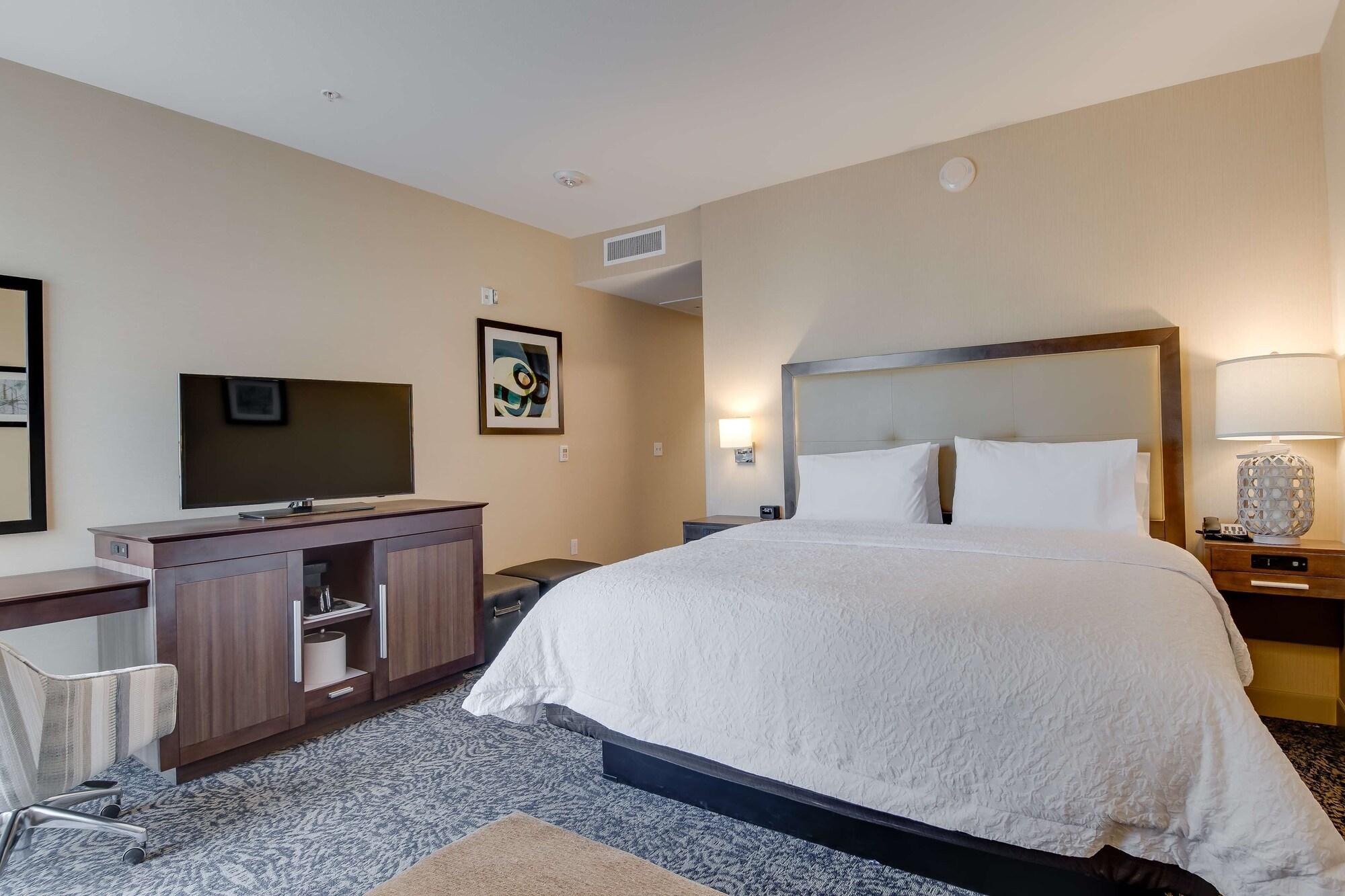 Hampton Inn & Suites Los Angeles - Glendale Exterior photo