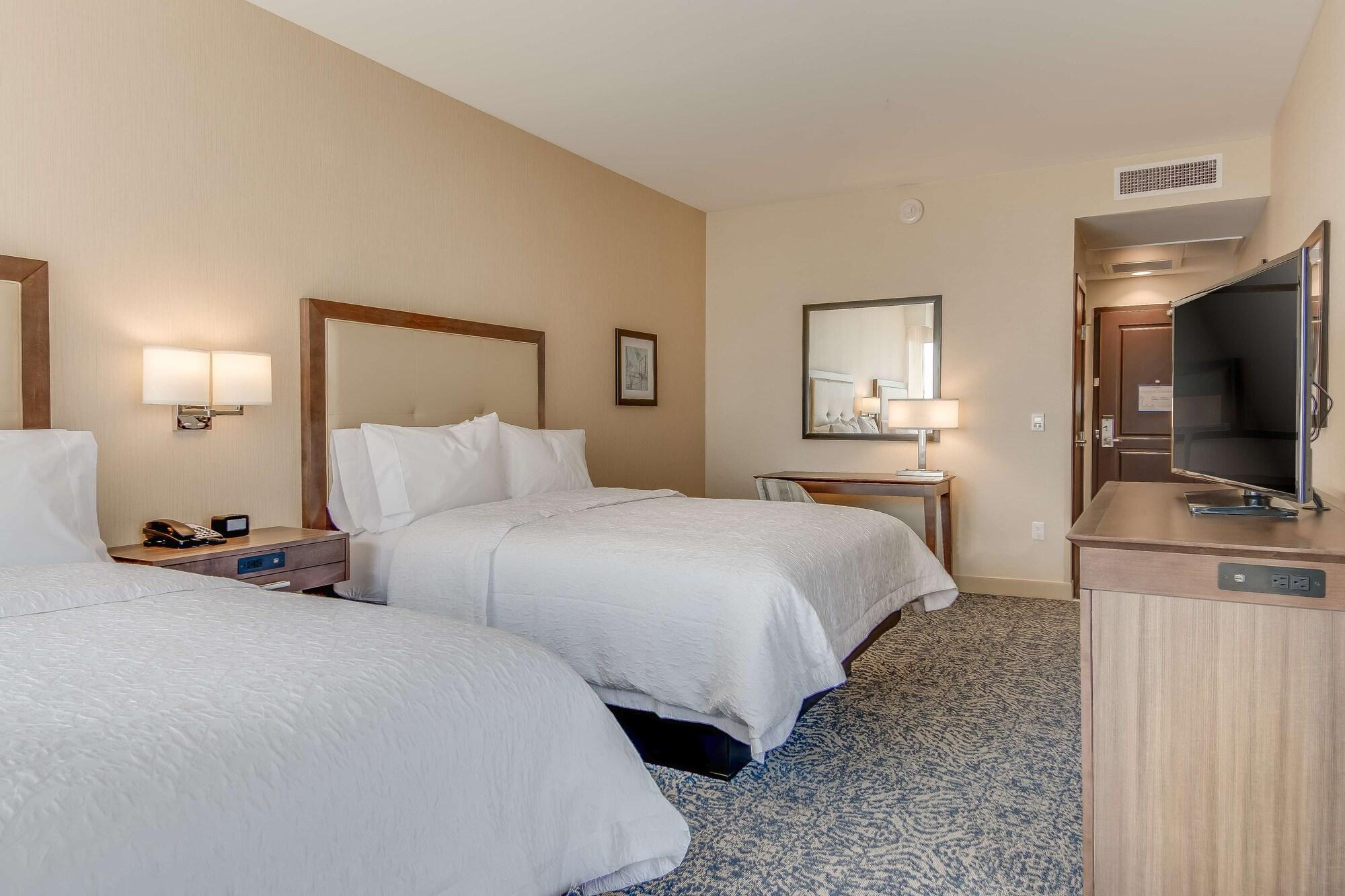 Hampton Inn & Suites Los Angeles - Glendale Exterior photo