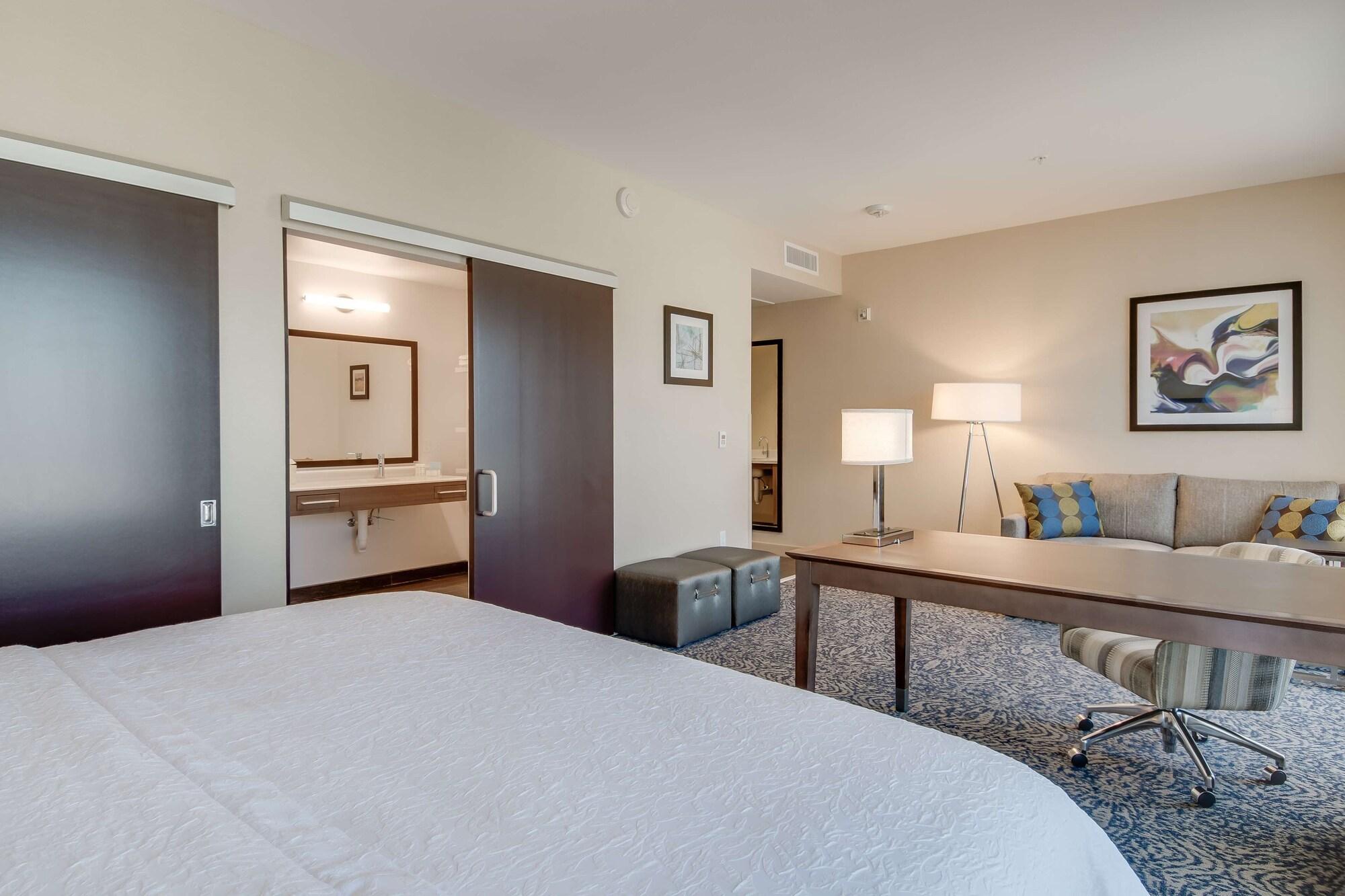 Hampton Inn & Suites Los Angeles - Glendale Exterior photo