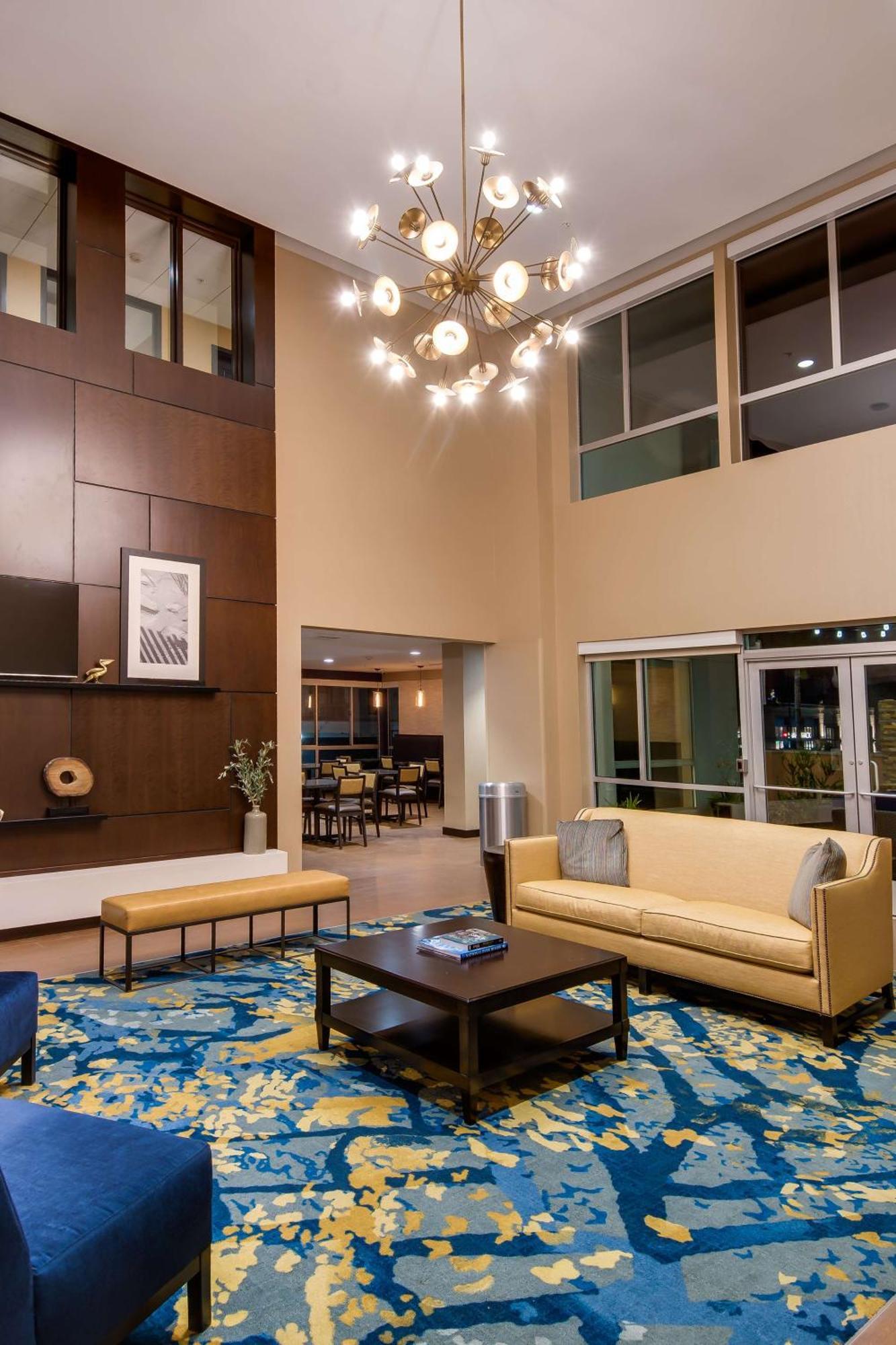 Hampton Inn & Suites Los Angeles - Glendale Exterior photo