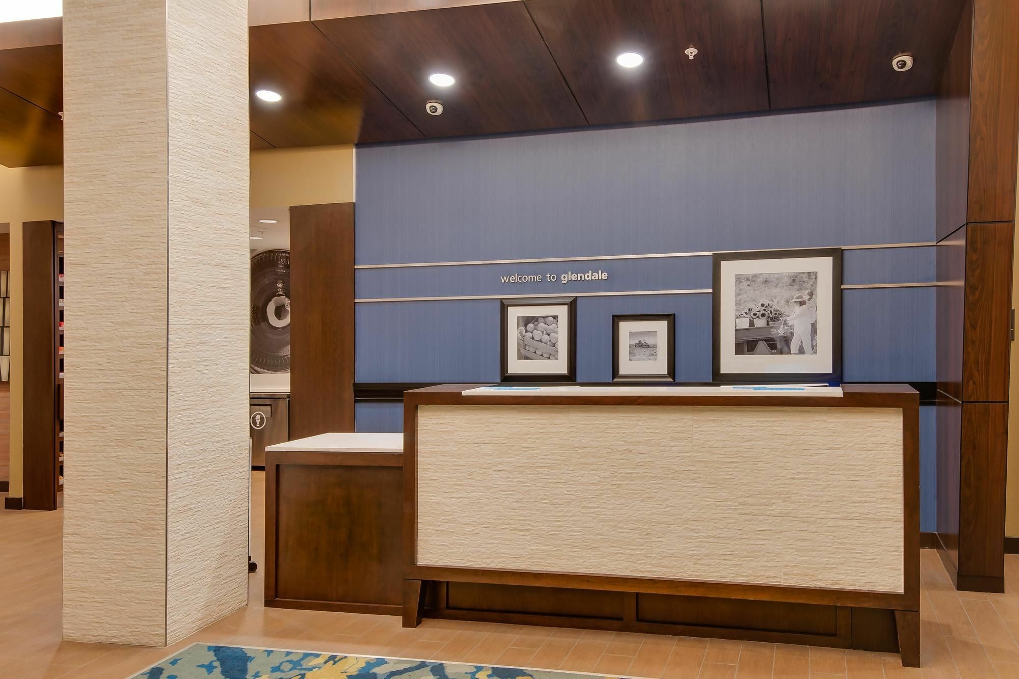 Hampton Inn & Suites Los Angeles - Glendale Exterior photo
